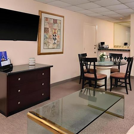 Americas Best Value Inn & Suites Victoria Exteriör bild
