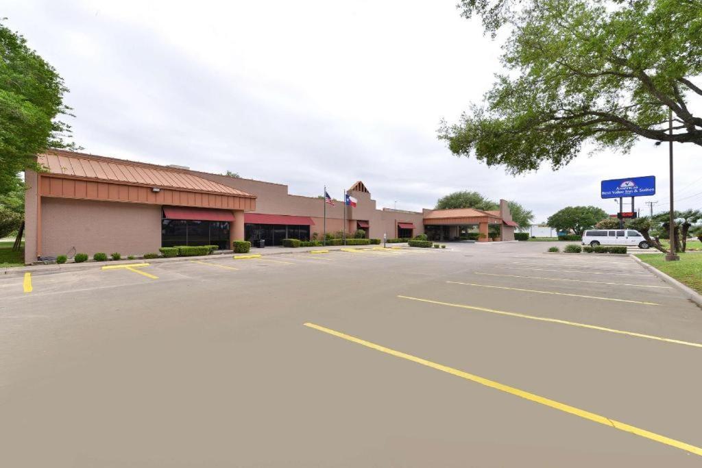 Americas Best Value Inn & Suites Victoria Exteriör bild