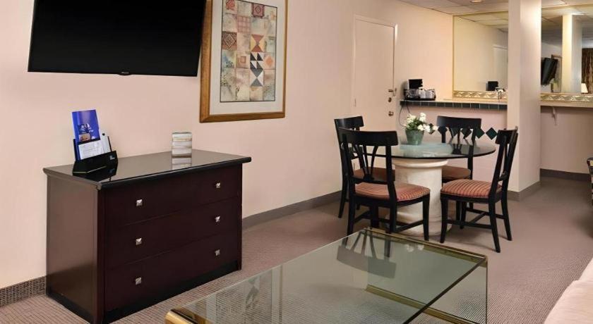 Americas Best Value Inn & Suites Victoria Exteriör bild